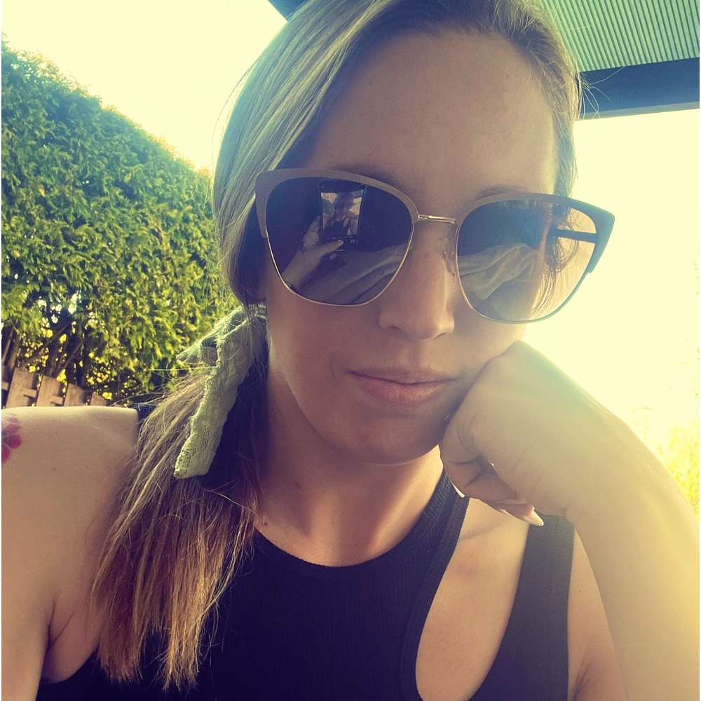 Meet your Posher, Cassandra